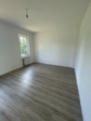 Wohnzimmer - RESERVIERT! Gepflegte, renovierte Wohnung mit eigenem Eingang und PKW-Stellplatz