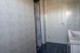 Bad EG - Familienfreundliches Traumhaus in Rhauderfehn – viel Platz, Garten, Terrasse & Garage