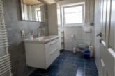 Bad EG - Familienfreundliches Traumhaus in Rhauderfehn – viel Platz, Garten, Terrasse & Garage