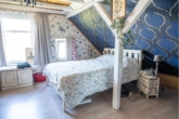 Schalfzimmer 1 - Charmantes Einfamilienhaus mit Geschichte, großem Garten und vielen Extras