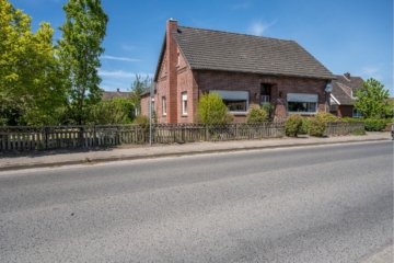 Charmantes Einfamilienhaus mit Geschichte, großem Garten und vielen Extras, 26831 Bunde, Einfamilienhaus