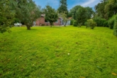 Garten - Ruhig wohnen in Ostfriesland: Ebenerdiges Einfamilienhaus mit Scheune und viel Freiraum