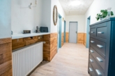 Flur - Ruhig wohnen in Ostfriesland: Ebenerdiges Einfamilienhaus mit Scheune und viel Freiraum