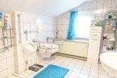 Bild... - Freistehendes Wohnhaus mit Charme und 1,4 ha Land – Handwerkerobjekt in Alleinlage!